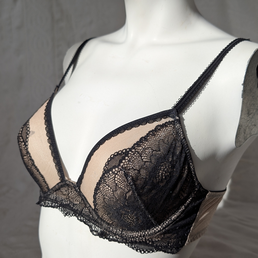 Chic Black Lace Women's Bra